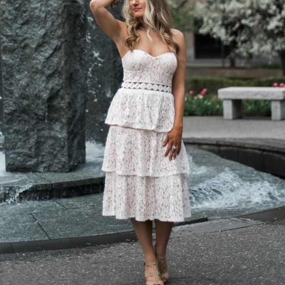 ❤️Lulu’s Adorn White Lace Strapless Midi Dress - Picture 2 of 9
